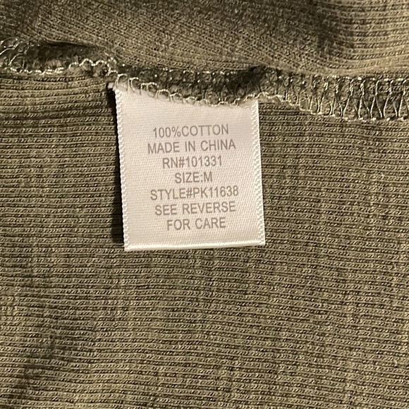 💙 6/$20 Women Charlotte Russe Crop Top size Medium - Picture 3 of 3